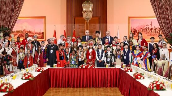 D�nya �ocuklar� TBMM'de bulu�tu: Kurtulmu�'tan bar�� ve umut mesaj�