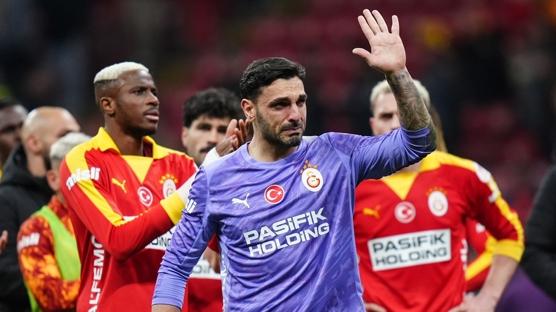 Galatasarayl� taraftarlardan ma� sonu G�nay G�ven�'e destek