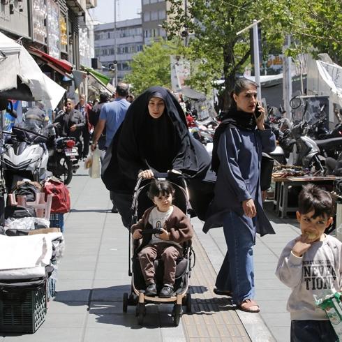 �ran'da g�nl�k ya�am b�y�k �l��de normal seyrinde