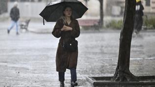 �stanbullular �emsiyesiz d��ar�ya ��kmay�n! Kuvvetli ya��� uyar�lar� pe� pe�e geldi