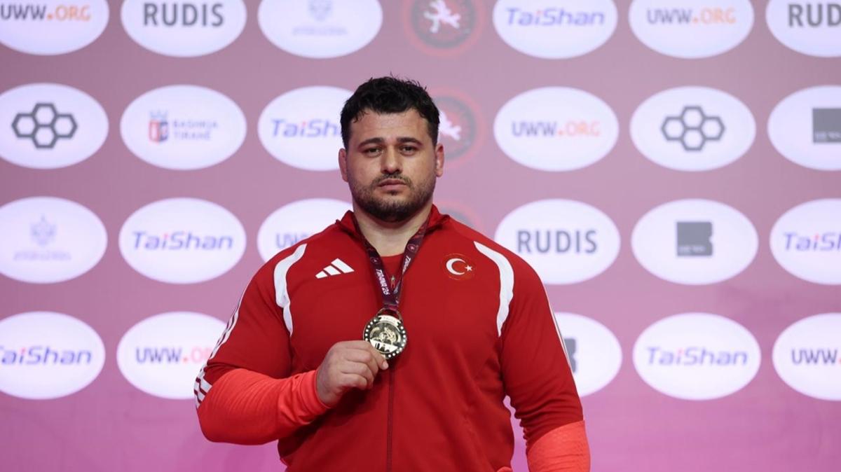 Kabine �yelerinden R�za Kayaalp'e pe� pe�e tebrik: Minderin en g��l�s�