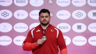 Kabine �yelerinden R�za Kayaalp'e pe� pe�e tebrik: Minderin en g��l�s�