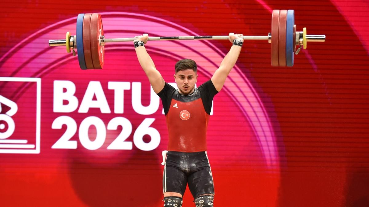 Milli halterci Kaan Kahriman'dan Avrupa'da g�m�� madalya!