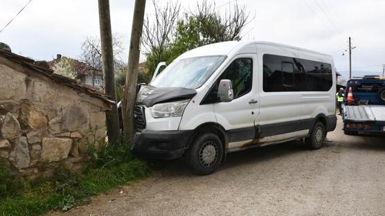 ��renci servisi elektrik dire�ine �arpt�: �ok say�da yaral� var