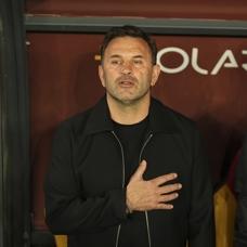 Okan Buruk'tan Osimhen a��klamas�: S�re vermeye �al��aca��z