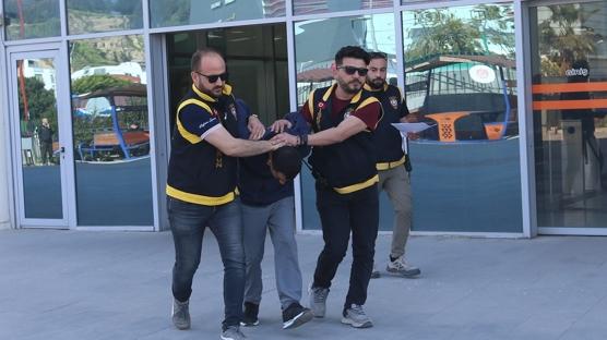 Sat�rla sokakta deh�et sa�t�: �n�ne geleni bi�ti ge�ti