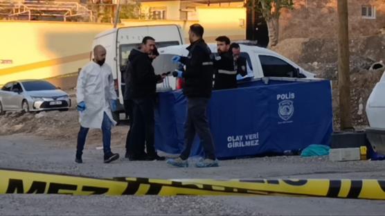 Sokak ortas�nda kanl� infaz: Arkada� aras�ndaki tart��ma kanla bitti