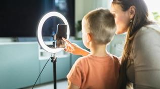 T�rkiye'den �ocuklar i�in dijital d�nemde b�y�k hedef: Politika belirleyici �lkeler aras�na girecek