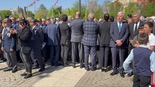 CHP heyeti �ocuklara s�rt�n� d�nd�