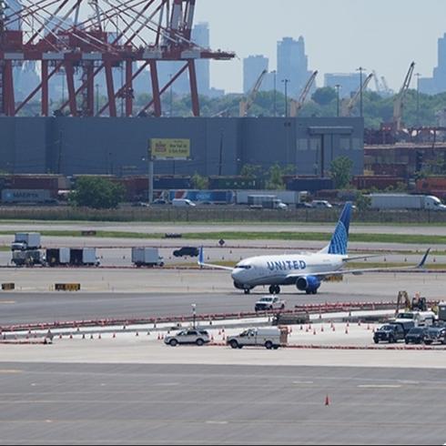 ABD'de alarm: Havalimanlar�nda maa� krizi kap�da