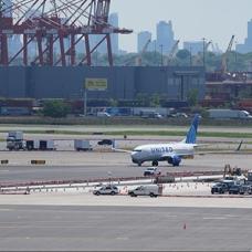 ABD'de alarm: Havalimanlar�nda maa� krizi kap�da