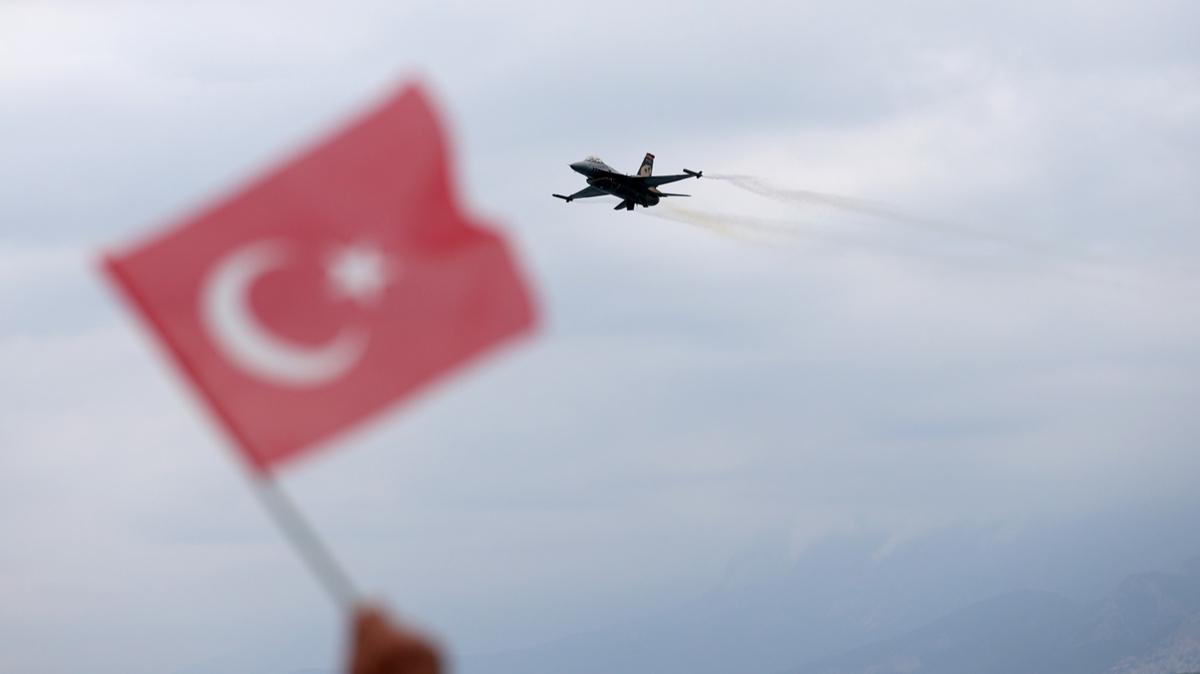 Antalya'da nefesler tutuldu: SOLOT�RK unutulmazlar anlar ya�att�