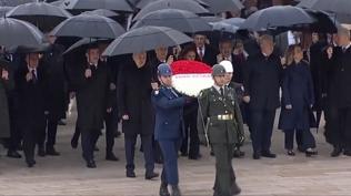 Devlet erkan� An�tkabir'i ziyaret etti