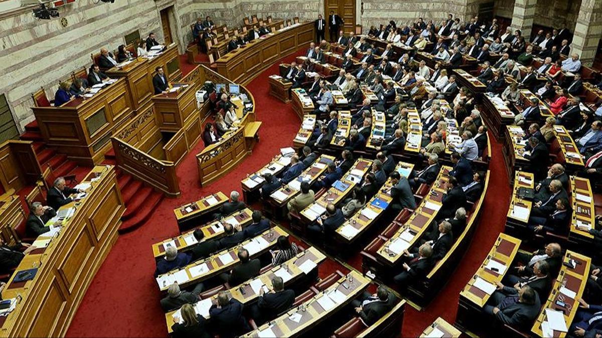 Kom�uda yolsuzluk krizi: 13 milletvekilinin dokunulmazl��� kald�r�ld�