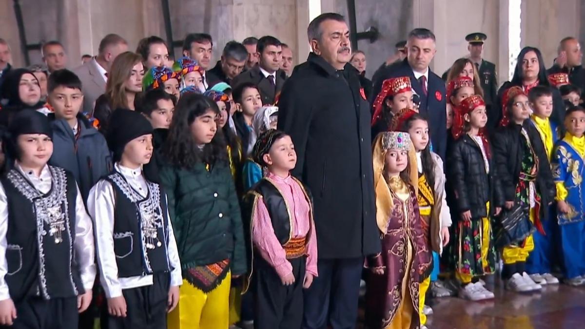 Milli E�itim Bakan� Tekin An�tkabir'i ziyaret ediyor