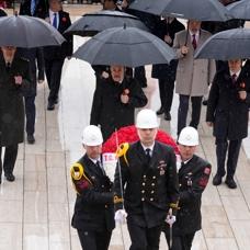 Bakan Tekin, ��retmen ve ��rencilerle An�tkabir'i ziyaret etti