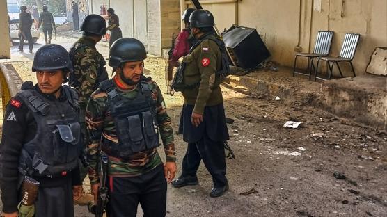 Pakistan'da silahl� sald�r�: �ok say�da can kayb� var