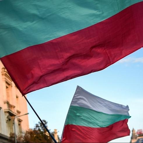 Parlamento �ekillendi: Kom�uda yeni d�nem ba�l�yor