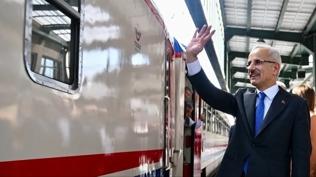 Sanat raylara ta��n�yor: Tiyatro treni 16 g�n boyunca T�rkiye'yi gezecek