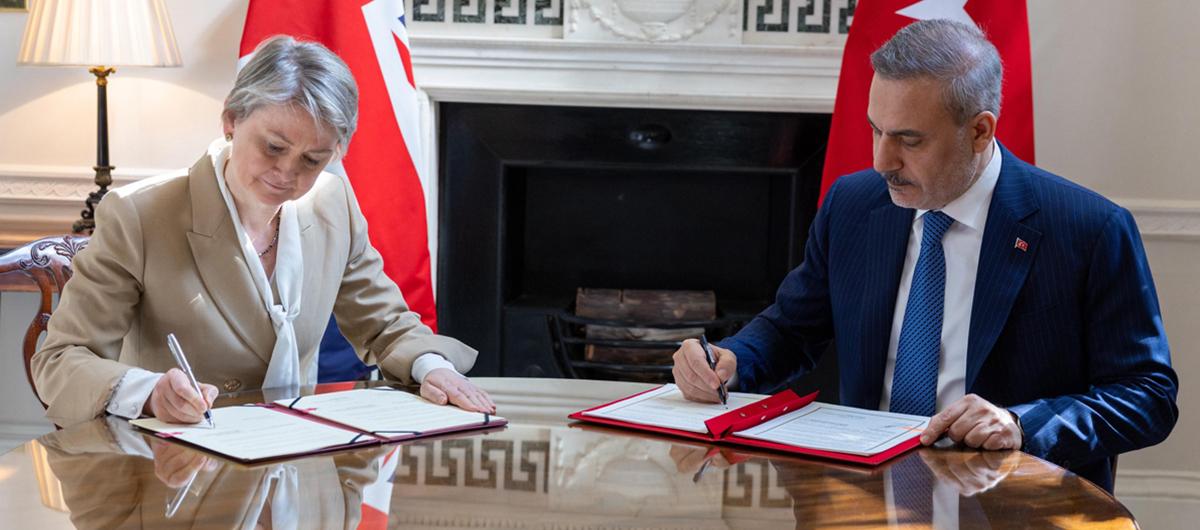 Tarihi anla�ma sa�land�: T�rkiye-�ngiltere ili�kileri daha g��l� olacak