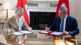Tarihi anla�ma sa�land�: T�rkiye-�ngiltere ili�kileri daha g��l� olacak