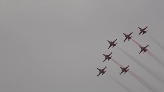 T�rk Y�ld�zlar�'ndan nefes kesen g�steri: �zleyenleri hayran b�rakt�