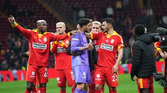 Victor Osimhen'den G�nay G�ven�'e destek mesaj�