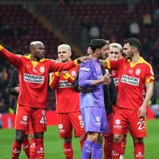 Victor Osimhen'den G�nay G�ven�'e destek mesaj�