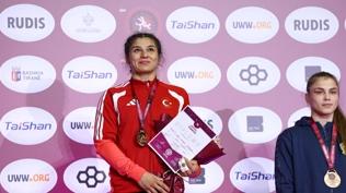 Avrupa �ampiyonu Nesrin Ba�'tan anlaml� jest! Alt�n madalyay� �ocuklara arma�an etti