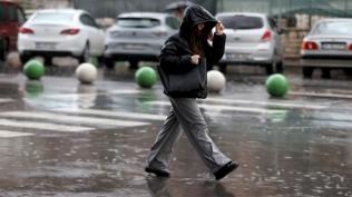 Bahar�n ortas�nda kar ve f�rt�na kap�da