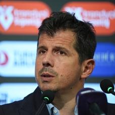 Emre Bel�zo�lu: T�rkiye'de hakemler facia