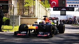 Tsunoda �stanbul caddelerinde �ov yapt�