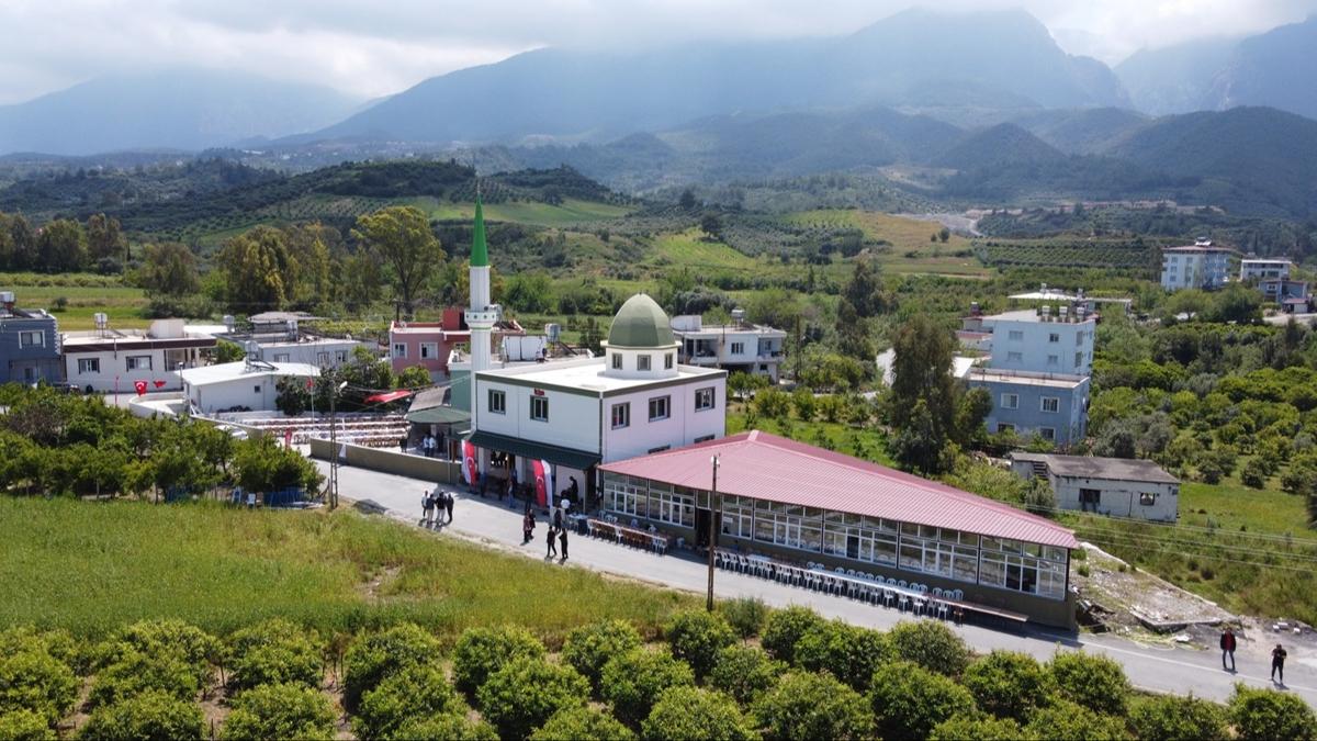 Hatay'da depremin yaralar� sar�l�yor: Mara�lar Camisi ibadete a��ld�