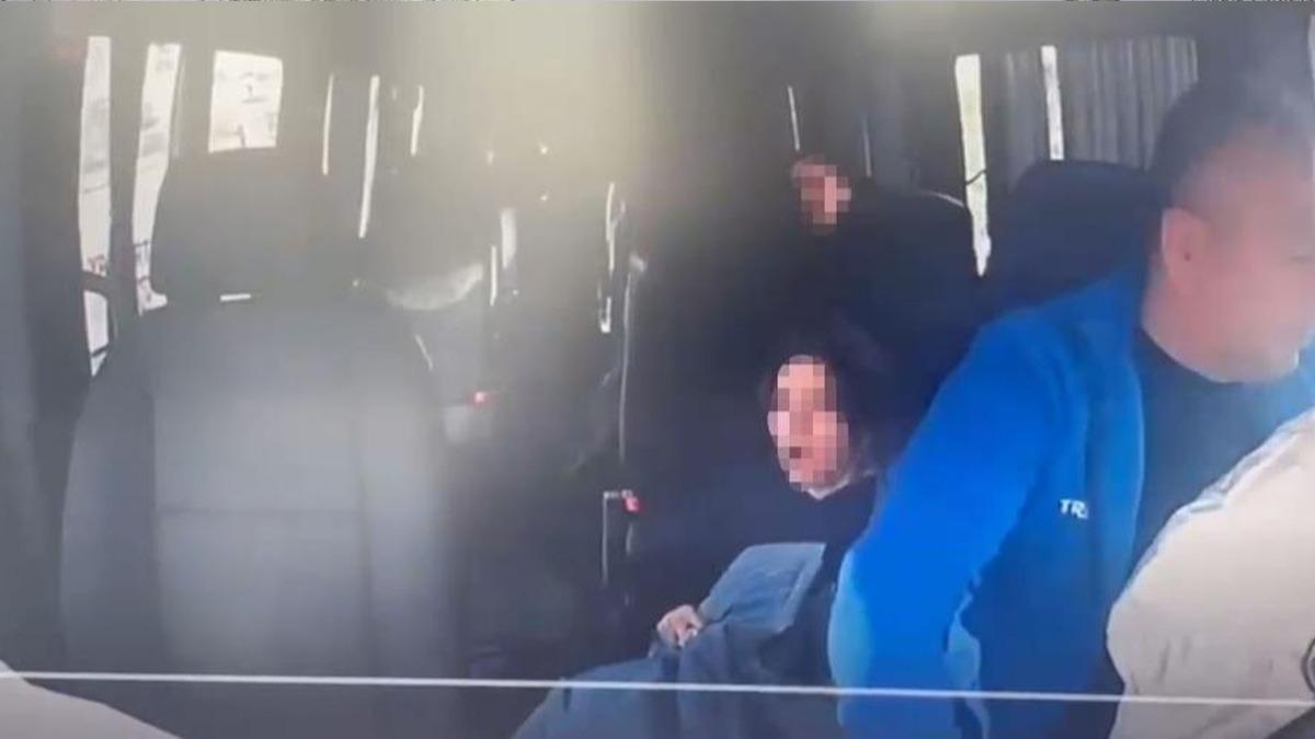 �hmalin g�r�nt�s�! �stanbul'da okul servisi kamyonetle �arp��t�