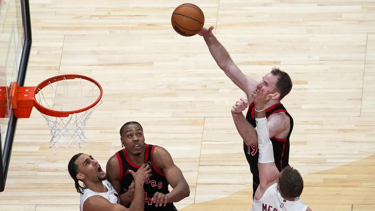 Raptors, Cavaliers'� yenerek seriyi 2-1'e getirdi