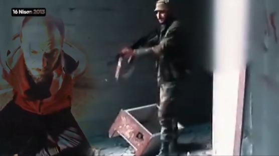 Katilin g�zlerinin i�ine bak�p sordu