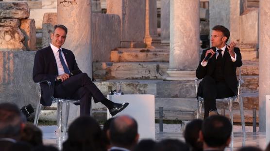 Yunanistan'a bu kez Fransa sahip ��kt�! Macron: Egemenli�inize meydan okunursa burada olaca��z