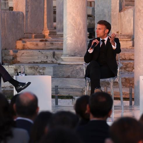 Yunanistan'a bu kez Fransa sahip ��kt�! Macron: Egemenli�inize meydan okunursa burada olaca��z