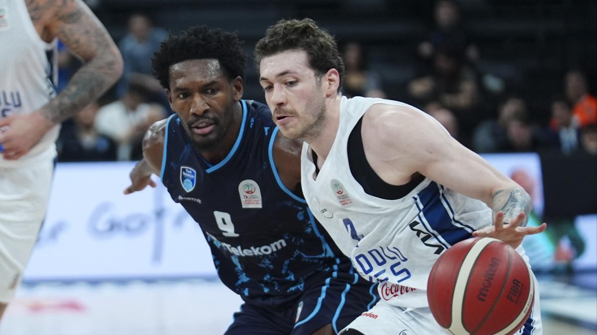 Anadolu Efes, evinde T�rk Telekom'u ma�lup etti