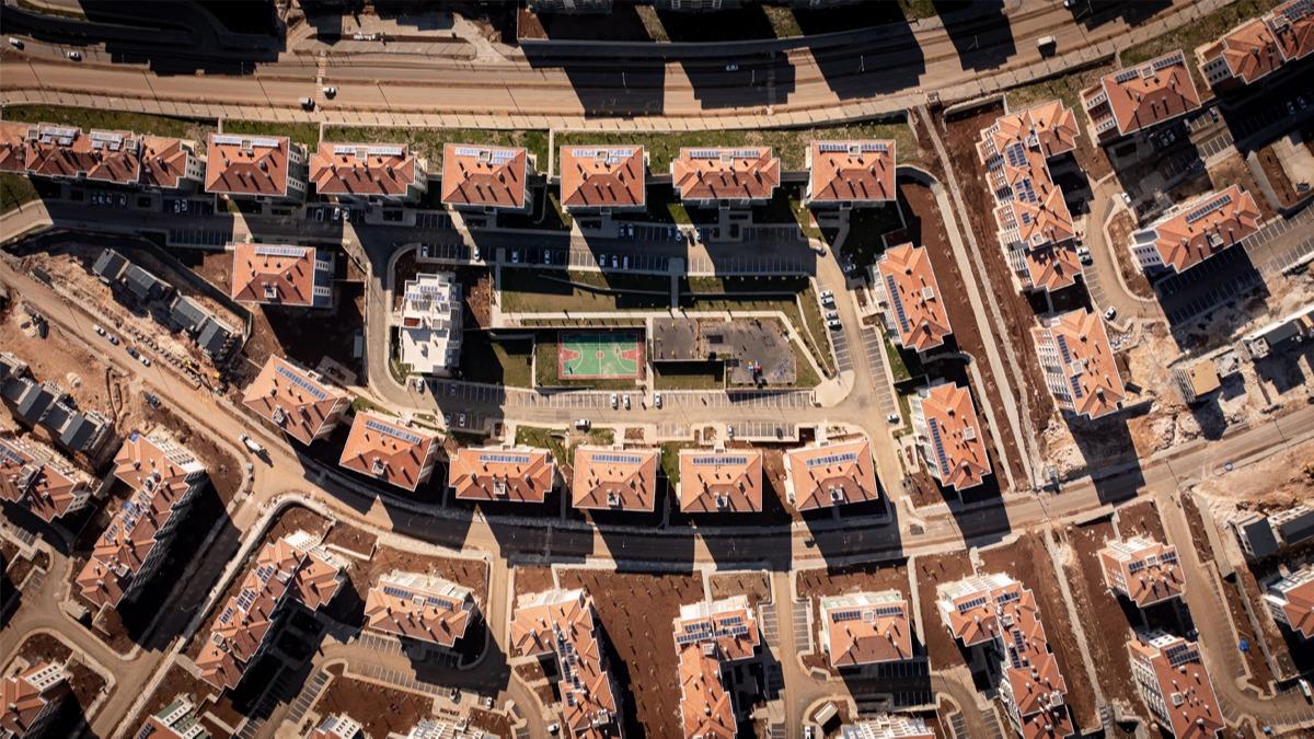 Deprem konutlar�nda ihale oyununa 847 milyonluk ceza