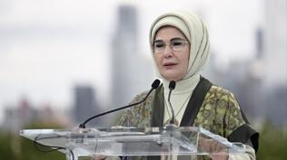 Emine Erdo�an'dan ailelere kritik uyar�: �ocuklar�m�z yabanc� k�lt�rlerle kodlan�yor