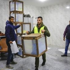 Filistin'de halk sand�k ba��nda: Oy verme i�lemi ba�lad�