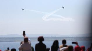 Gelibolu'da nefes kesen anlar: T�rk Y�ld�zlar�'n�n u�u�u ilgiyle izlendi