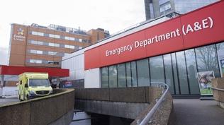 Hastanelerde doktor koltu�u hem�irelere emanet