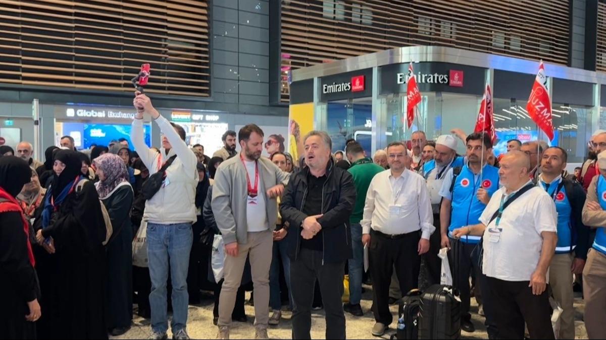 Kutsal topraklara yolculuk ba�lad�: Hac� adaylar� �stanbul'da dualarla u�urland�