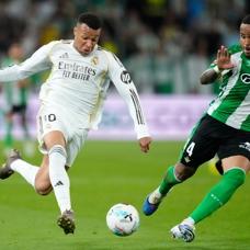 Real Madrid, Real Betis kar��s�nda 90'da y�k�ld�