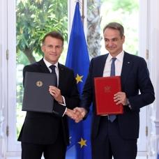 S�resiz olarak yenilendi! Yunanistan ve Fransa'dan savunma hamlesi