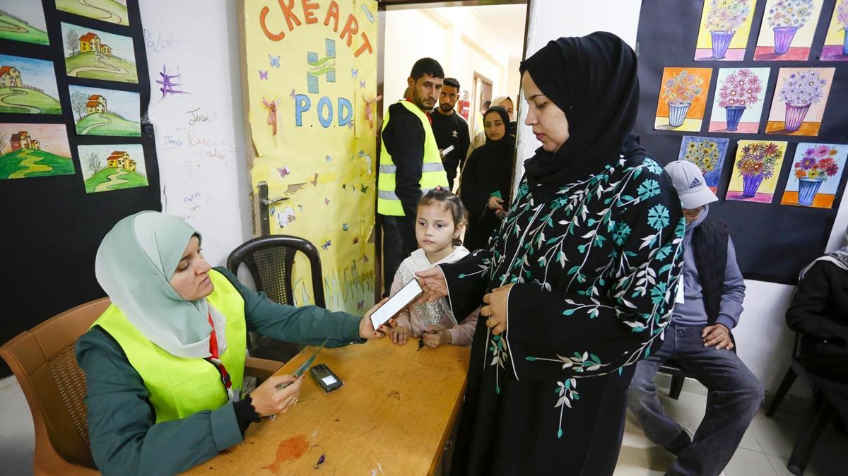 Y�k�m�n g�lgesinde se�im! Gazze sakinleri sand�k ba��na gitti