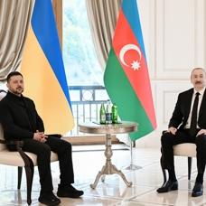 Zelenski'den Azerbaycan'da m�zakere ��k���: Rusya bu yolu se�erse y�r�tmek isteriz