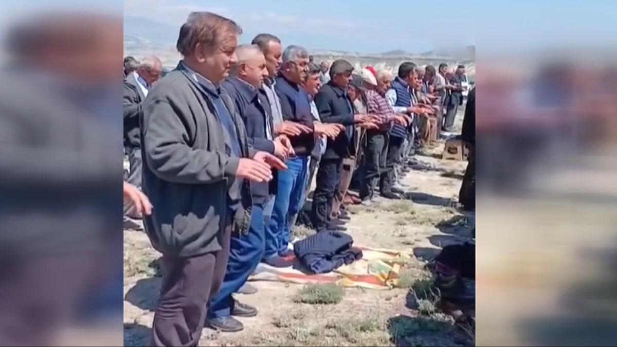 3 ayr� mahalleden kat�l�m oldu! Ankara'da vatanda�lar ya�mur duas�na ��kt�